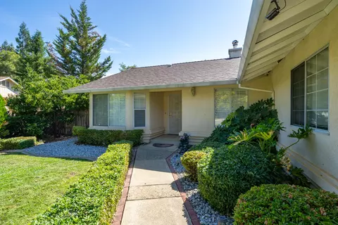 Exterior - 2227 Wicklow St, Redding, CA 96001 photo 8 of 41