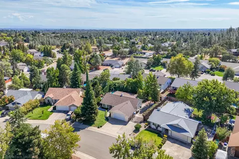 View/Area - 2227 Wicklow St, Redding, CA 96001 photo 3 of 14