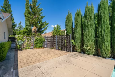 Exterior - 2227 Wicklow St, Redding, CA 96001 photo 20 of 41
