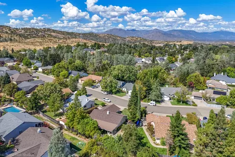 View/Area - 2227 Wicklow St, Redding, CA 96001 photo 7 of 14