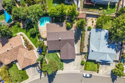 View/Area - 2227 Wicklow St, Redding, CA 96001 photo 10 of 14