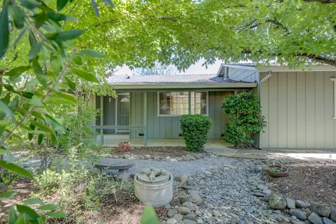 20798 Teachs Trl, Redding, CA 96003