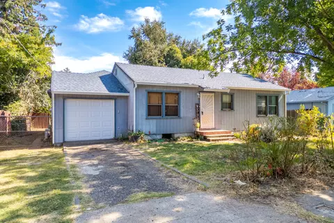 2647 Russell St, Redding, CA 96001