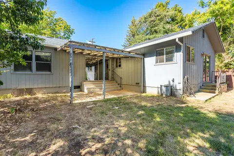 2647 Russell St, Redding, CA 96001 photo 13