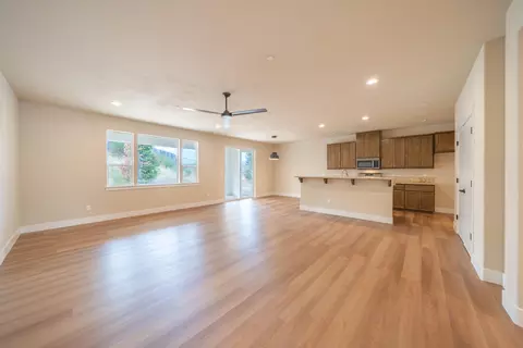1132 Kellinger St, Redding, CA 96003 photo 7