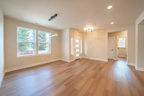 1132 Kellinger St, Redding, CA 96003 photo 4