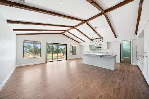 Living - 7114 Tucker Ln, Redding, CA 96002 photo 4 of 6