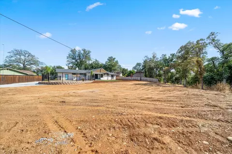 Exterior - 7114 Tucker Ln, Redding, CA 96002 photo 7 of 14