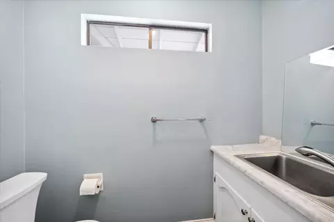 Bath - 7114 Tucker Ln, Redding, CA 96002 photo 4 of 4