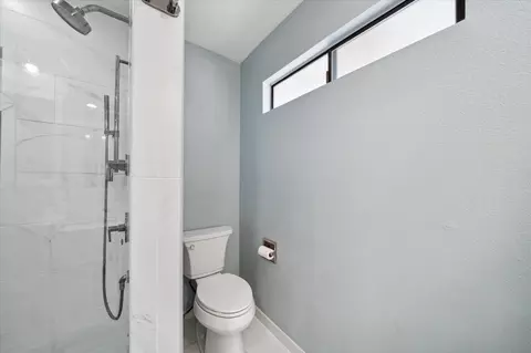 Bath - 7114 Tucker Ln, Redding, CA 96002 photo 2 of 4