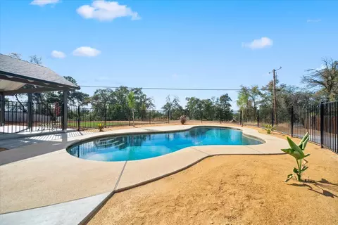 Exterior - 7114 Tucker Ln, Redding, CA 96002 photo 4 of 14