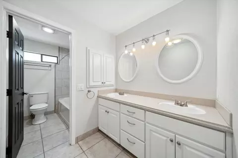 Bath - 7114 Tucker Ln, Redding, CA 96002 photo 3 of 4