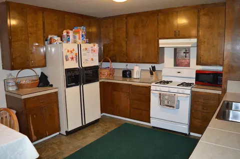 Kitchen - 1635 Willis St, Redding, CA 96001 photo 3 of 4