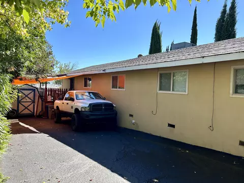 Exterior - 1635 Willis St, Redding, CA 96001 photo 2 of 4