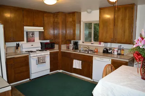 Kitchen - 1635 Willis St, Redding, CA 96001 photo 4 of 4
