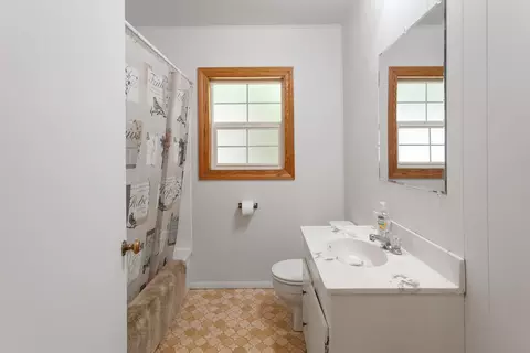 Bath - 37362 Birch Ave, Burney, CA 96013 photo 1 of 2