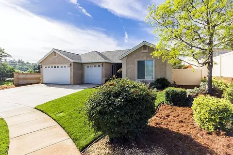 979 Leisha Ln, Redding, CA 96001
