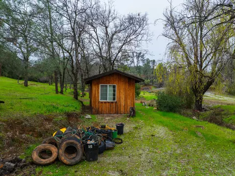 16438 Schilling Rd, Redding, CA 96001 photo 3