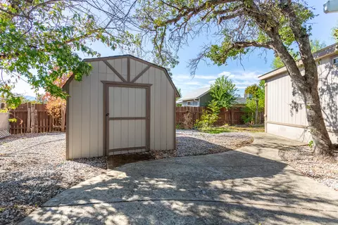 1020 Valli Ct, Redding, CA 96003 photo 32