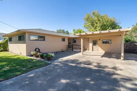 588 Ridge Rd, Redding, CA 96003 photo 4