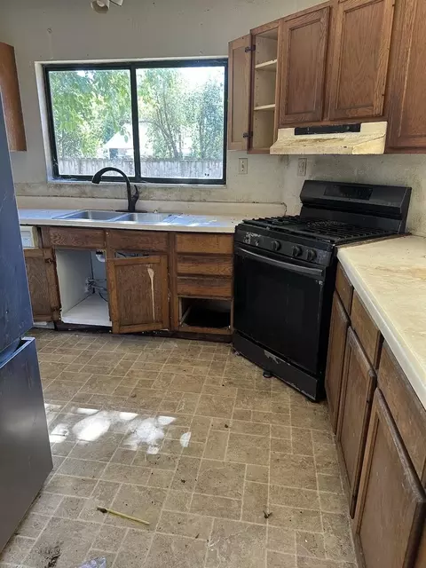 Kitchen - 1535 Tanbark Dr, Red Bluff, CA 96080 photo 1 of 2