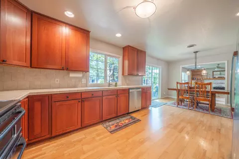 3410 Wimbledon Dr, Redding, CA 96002 photo 4