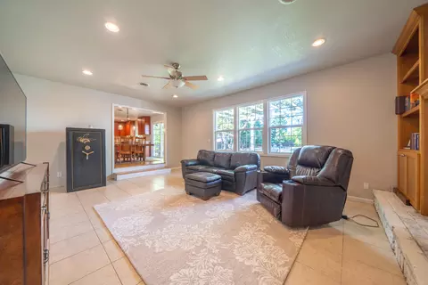 3410 Wimbledon Dr, Redding, CA 96002 photo 10