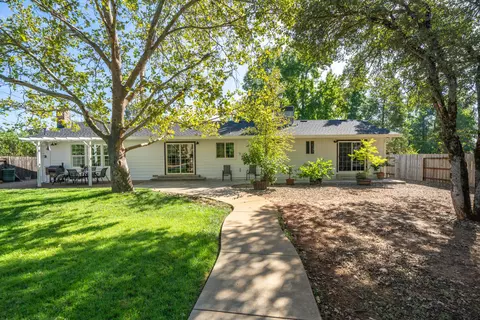 3410 Wimbledon Dr, Redding, CA 96002 photo 19