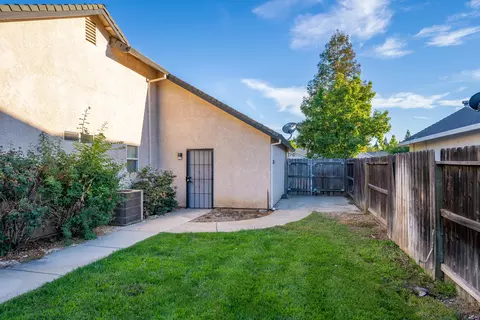 Exterior - 2678 Queens Way, Redding, CA 96001 photo 9 of 10