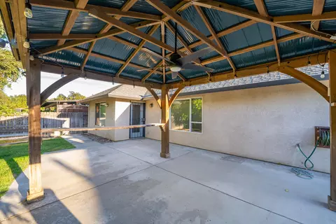 Exterior - 2678 Queens Way, Redding, CA 96001 photo 6 of 10