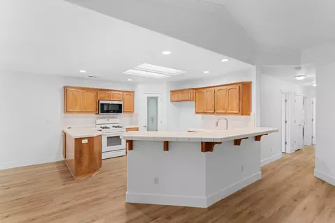 Entry Way - 2678 Queens Way, Redding, CA 96001 photo 2 of 3