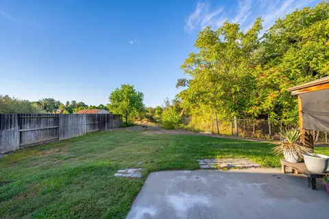 Exterior - 2678 Queens Way, Redding, CA 96001 photo 7 of 10