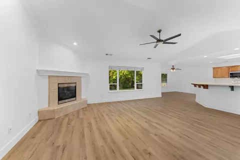 Living - 2678 Queens Way, Redding, CA 96001 photo 2 of 7