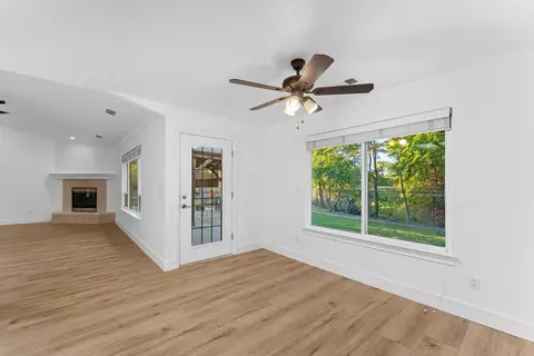 Living - 2678 Queens Way, Redding, CA 96001 photo 7 of 7
