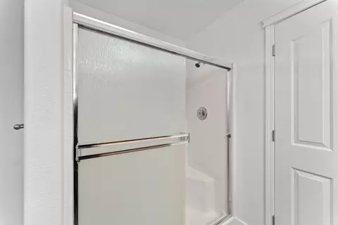 Bath - 2678 Queens Way, Redding, CA 96001 photo 1 of 2