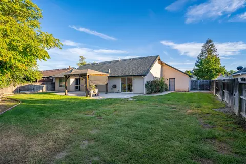 Exterior - 2678 Queens Way, Redding, CA 96001 photo 10 of 10