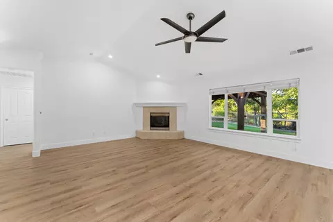Living - 2678 Queens Way, Redding, CA 96001 photo 6 of 7