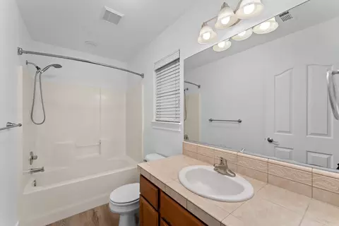 Bath - 2678 Queens Way, Redding, CA 96001 photo 2 of 2