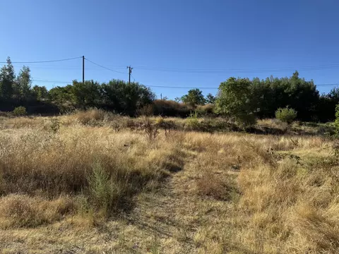 11517 West St, Redding, CA 96001