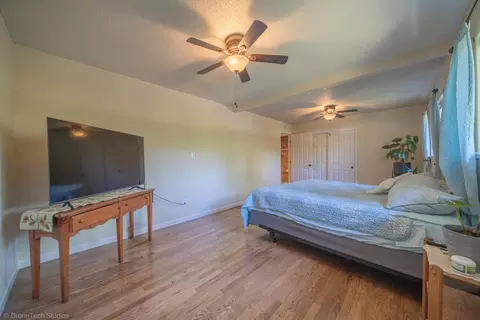 Bedroom - 3059 Quartz Hill Rd, Redding, CA 96003 photo 5 of 10