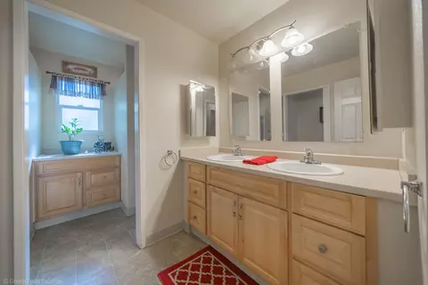 Bath - 3059 Quartz Hill Rd, Redding, CA 96003 photo 4 of 6