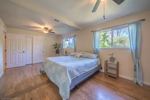 Bedroom - 3059 Quartz Hill Rd, Redding, CA 96003 photo 10 of 10