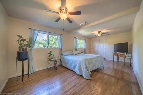 Bedroom - 3059 Quartz Hill Rd, Redding, CA 96003 photo 4 of 10
