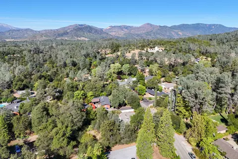 View/Area - 3059 Quartz Hill Rd, Redding, CA 96003 photo 8 of 13