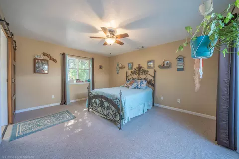 Bedroom - 3059 Quartz Hill Rd, Redding, CA 96003 photo 2 of 10