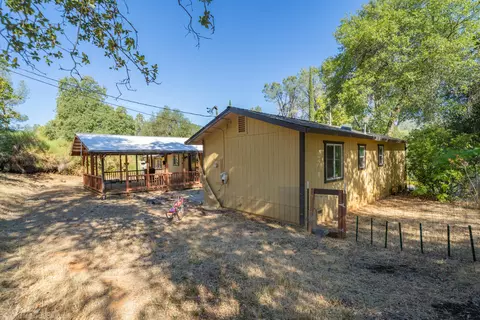 Exterior - 3059 Quartz Hill Rd, Redding, CA 96003 photo 17 of 23