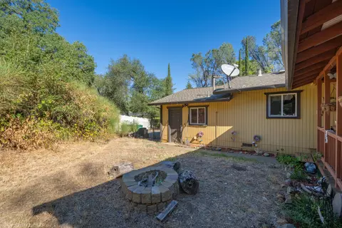 Exterior - 3059 Quartz Hill Rd, Redding, CA 96003 photo 14 of 23
