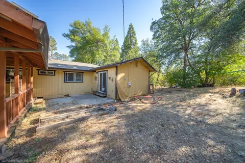 Exterior - 3059 Quartz Hill Rd, Redding, CA 96003 photo 15 of 23