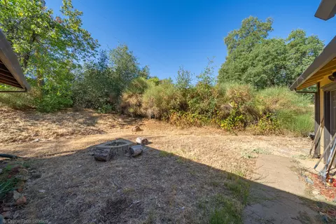 Exterior - 3059 Quartz Hill Rd, Redding, CA 96003 photo 13 of 23