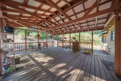 Exterior - 3059 Quartz Hill Rd, Redding, CA 96003 photo 10 of 23